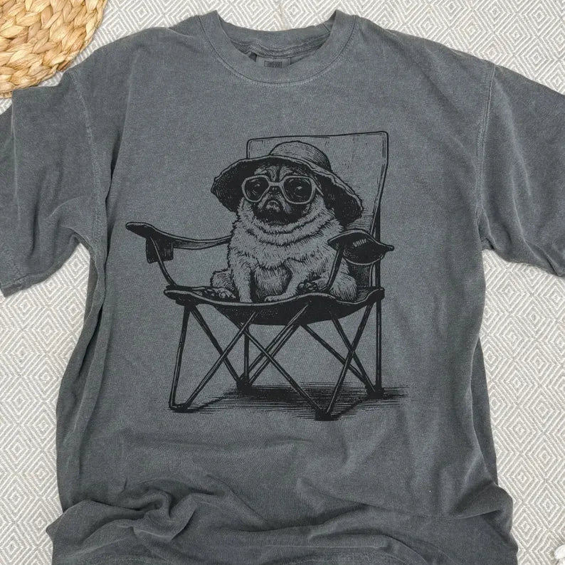 Vintage Pug Beach T-Shirt - Funny Relaxing Pug in Chair Tee, Retro Summer Pug Lover Gift