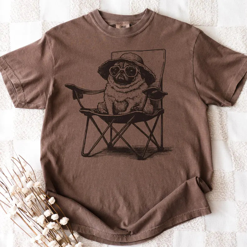 Vintage Pug Beach T-Shirt - Funny Relaxing Pug in Chair Tee, Retro Summer Pug Lover Gift